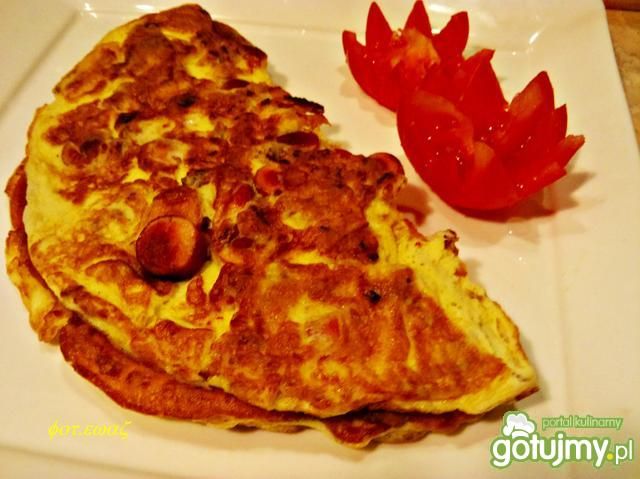 Omlet z parówką i prażoną cebulką Omlet z parówką i prażoną cebulką