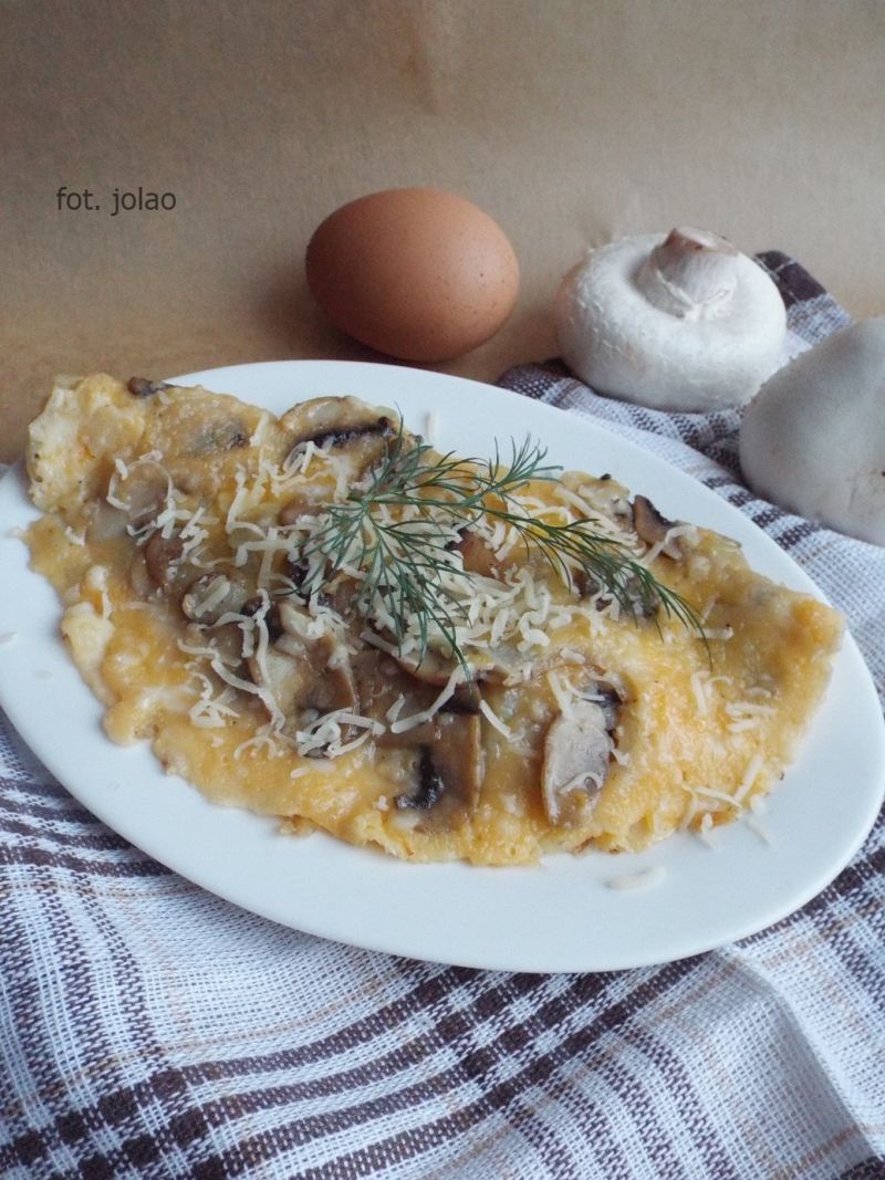 Omlet z pieczarkami i cebulką