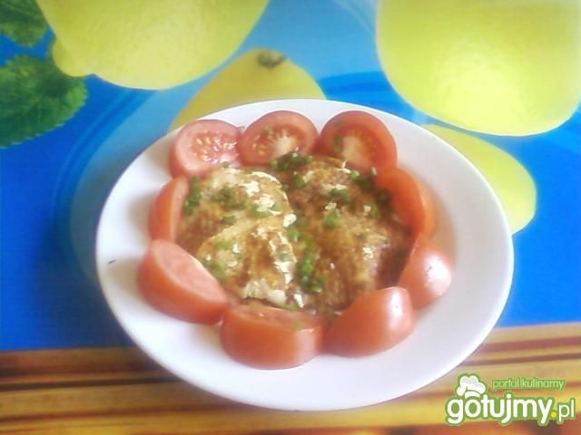 Omlet z polędwiczkami z kurczaka.