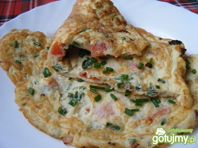 Omlet z pomidorami i cebulą Omlet z pomidorami i cebulą