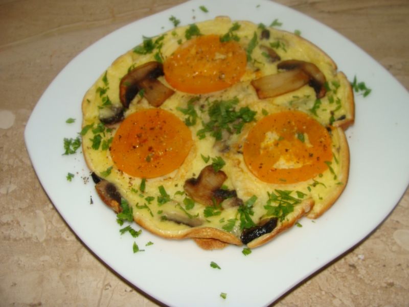 Omlet z pomidorami i pieczarkami Omlet z pomidorami i pieczarkami