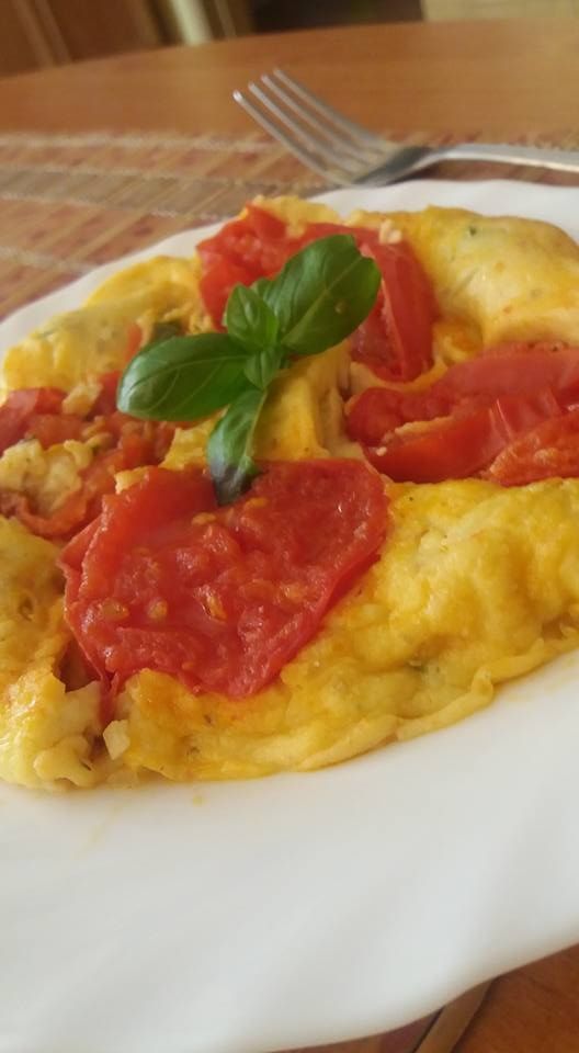 Omlet z pomidorem