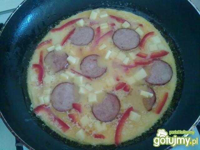 Omlet z pomidorkami i serem