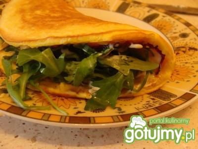 Omlet z rukolą i boczkiem Omlet z rukolą i boczkiem