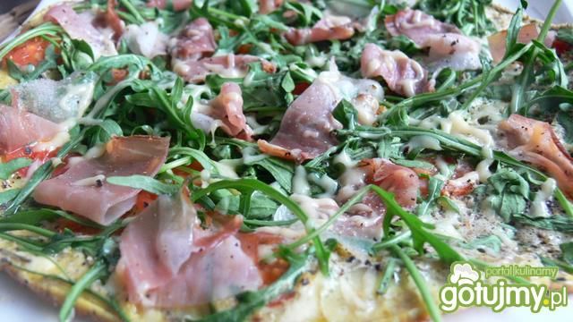 Omlet z rukolą i prosciutto