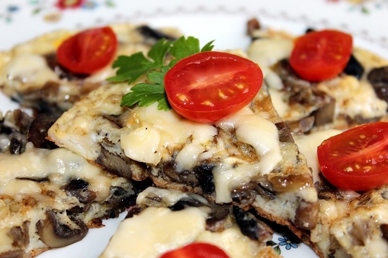 Omlet z serem i pieczarkami Omlet z serem i pieczarkami