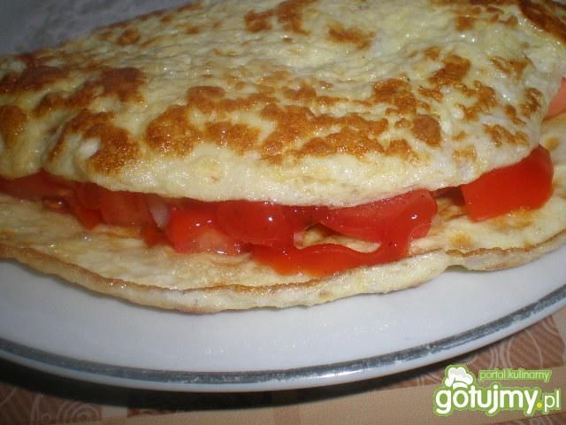 Omlet z serem i pomidorami Omlet z serem i pomidorami