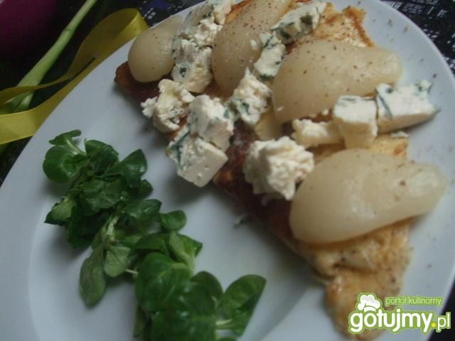 Omlet z serem pleśniowym i gruszkami Omlet z serem pleśniowym i gruszkami
