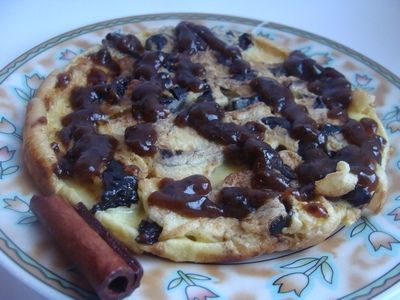 Omlet z suszonymi śliwkami i sosem Omlet z suszonymi śliwkami i sosem