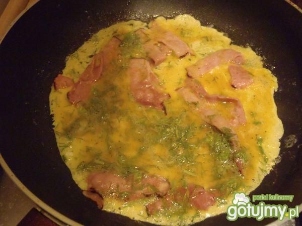 Omlet z szynką i koperkiem