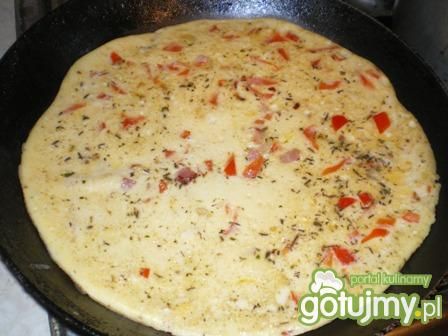 Omlet z szynką i papryką Omlet z szynką i papryką