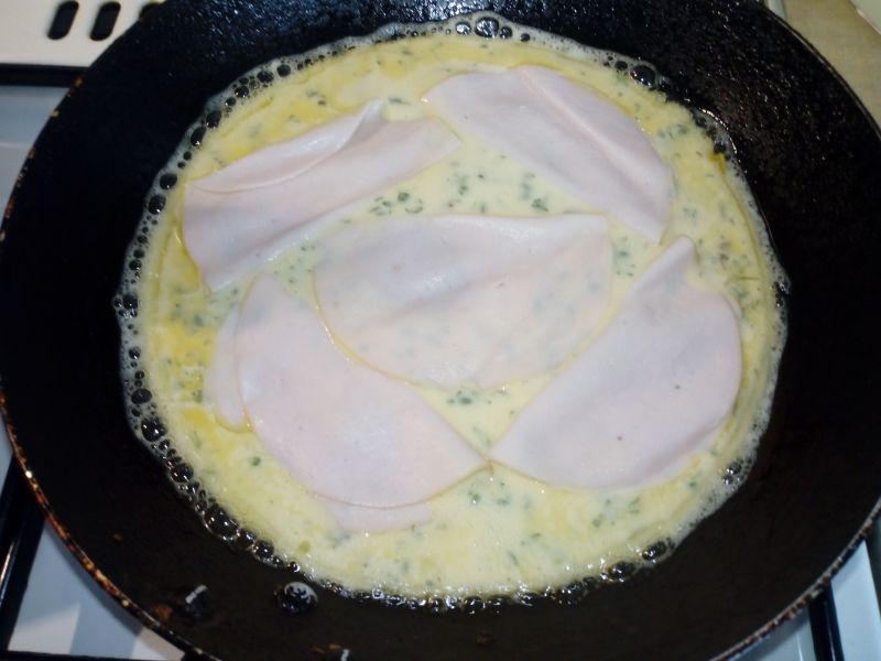 Omlet z szynką i rzezuchą
