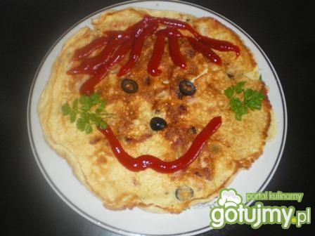 Omlet z szynką, oliwkami i kaparami  Omlet z szynką, oliwkami i kaparami