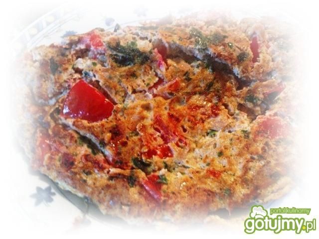Omlet z tuńczykiem i pomidorem