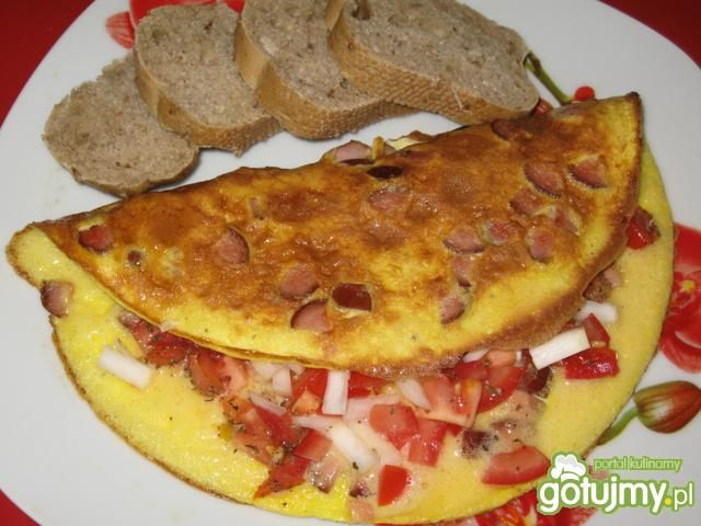 Omlet z wędliną i pomidorem