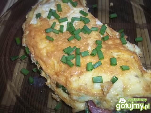 Omlet ze szczypiorkiem i pomidorem Omlet ze szczypiorkiem i pomidorem