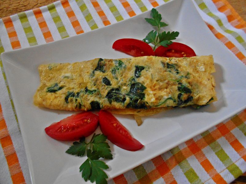 Omlet ze szpinakiem i cebulką Omlet ze szpinakiem i cebulką