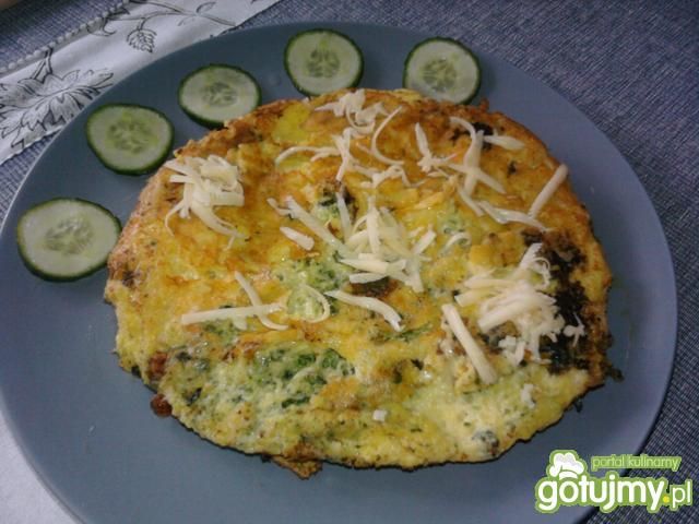 Omlet ze szpinakiem i serem żółtym Omlet ze szpinakiem i serem żółtym