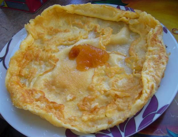 Omlet ziemniaczany z konfiturą morelową Omlet ziemniaczany z konfiturą morelową