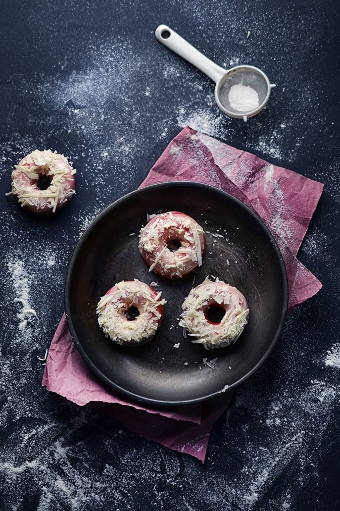 oponki red velvet z białą czekoladą oponki red velvet z białą czekoladą