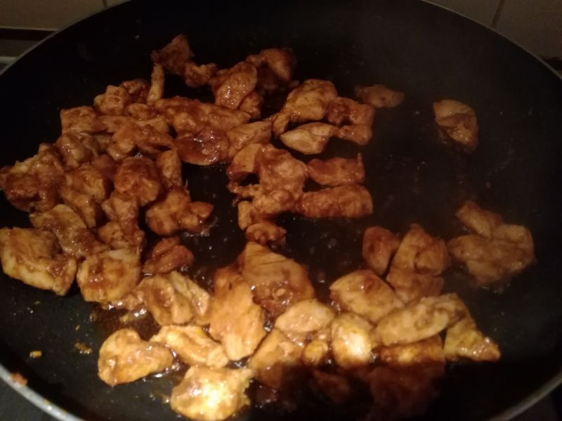 Orientalne curry z makaronem