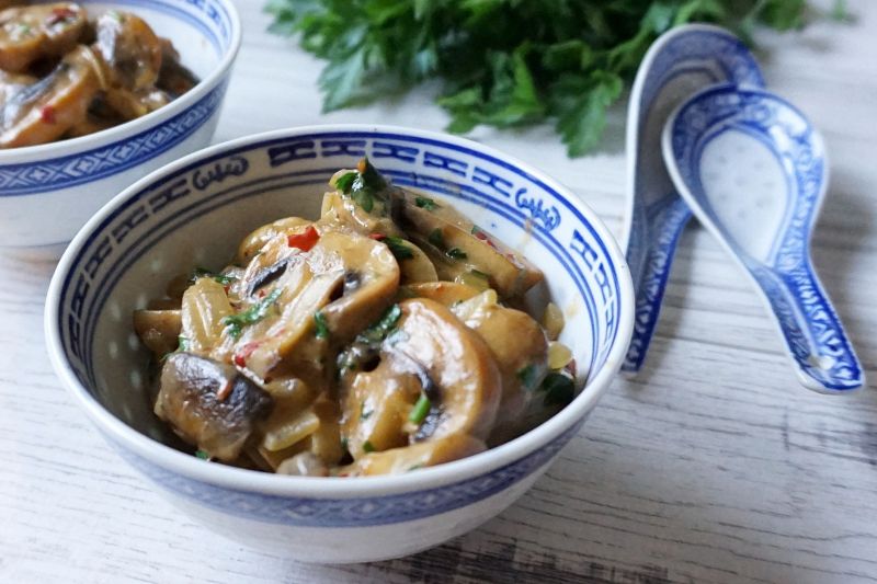 Orientalne pieczarki z mleczkiem kokosowym