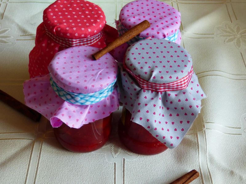 Orientalny dżem truskawkowy ze szczyptą cynamonu