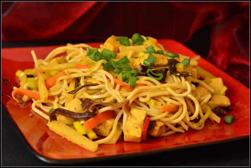 Orientalny kurczak z makaronem  Orientalny kurczak z makaronem