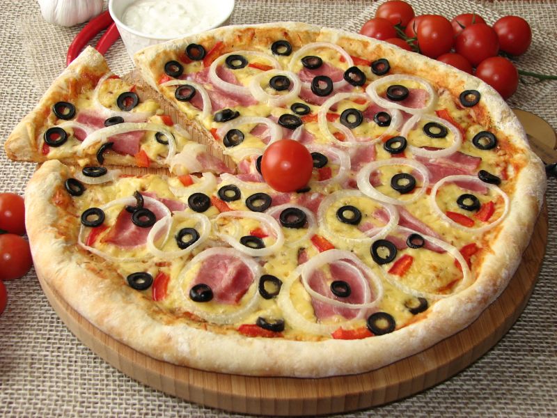 Orkiszowa pizza z boczkiem Orkiszowa pizza z boczkiem