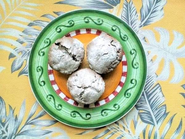 Orkiszowe babeczki kakaowe z jabłkiem na kefirze Orkiszowe babeczki kakaowe z jabłkiem na kefirze