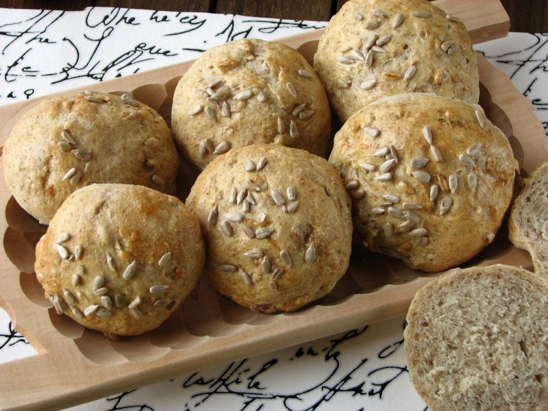 Orkiszowe bułki ze słonecznikiem