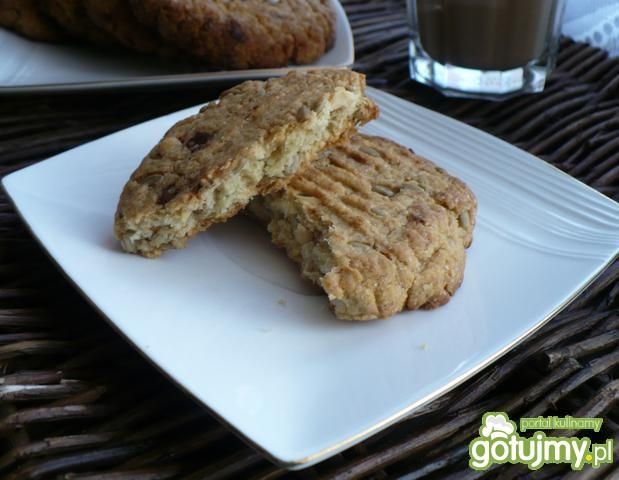 Orkiszowe ciastka z orzechami i czekolad Orkiszowe ciastka z orzechami i czekolad