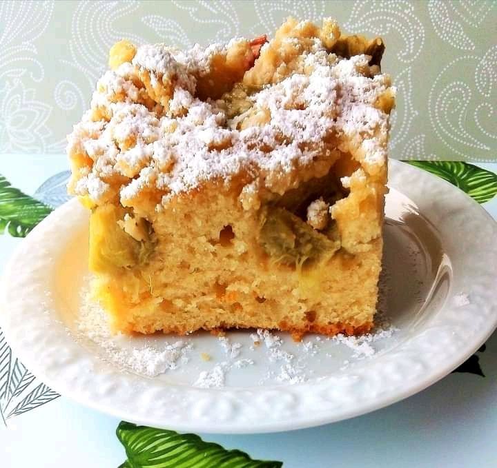 Orkiszowe ciasto z rabarbarem
