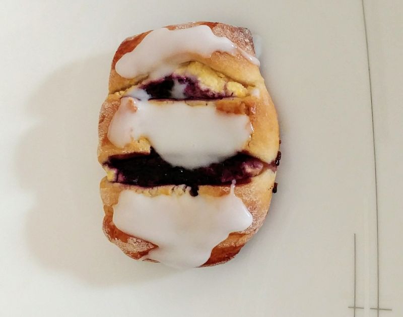 Orkiszowe drożdżówki z serem i dżemem Orkiszowe drożdżówki z serem i dżemem