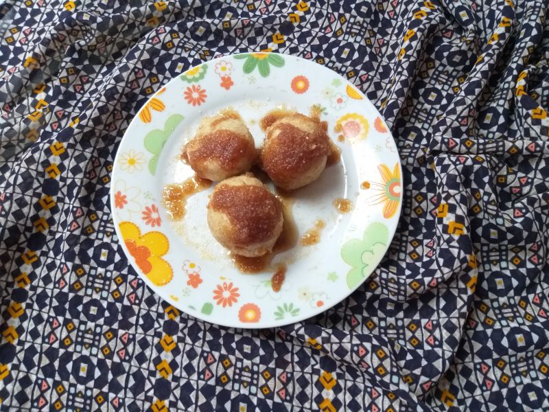 Orkiszowe knedle że śliwkami i cynamonem Orkiszowe knedle że śliwkami i cynamonem