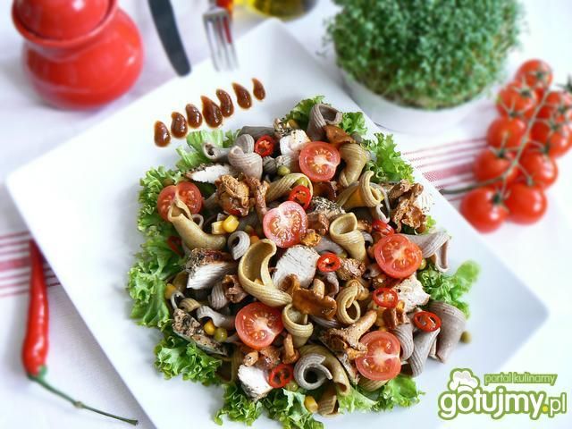 Orkiszowe muszelki z grillowanym indykie