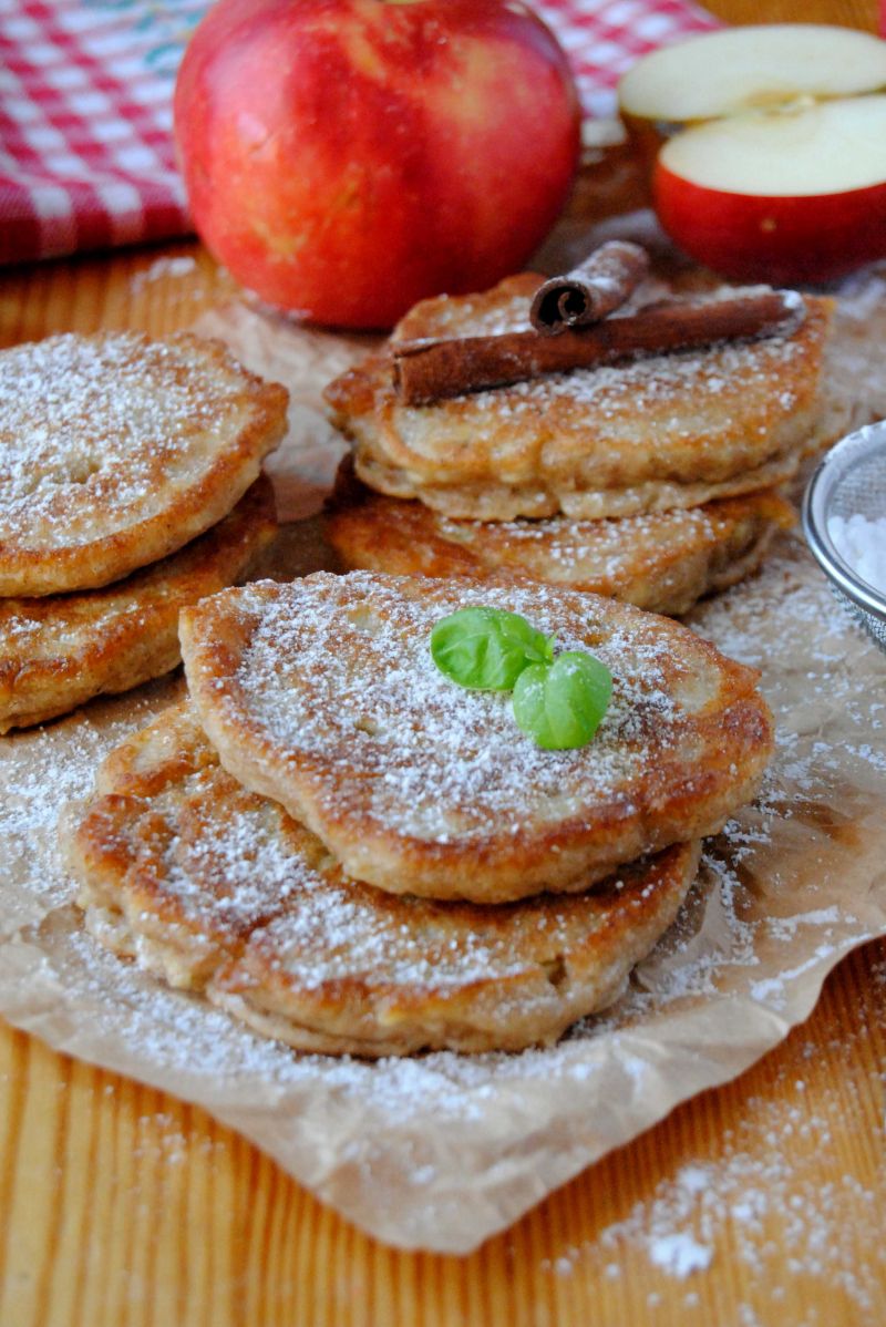 Orkiszowo-razowe placki z jabłkami