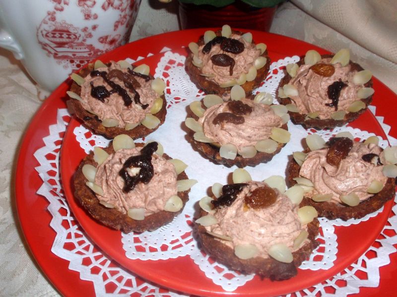 Orzechowe babeczki ze śmietaną