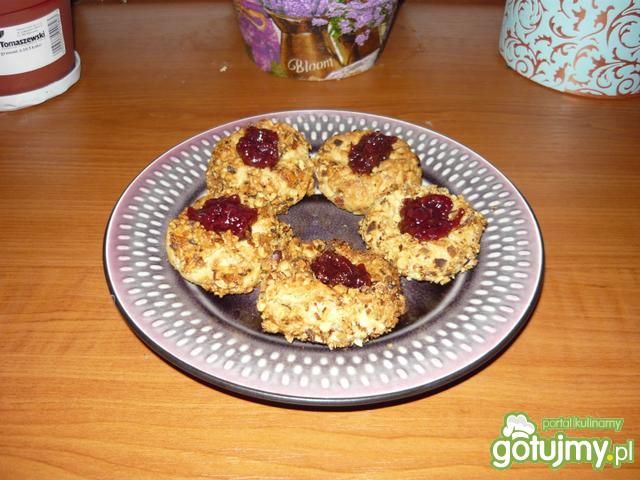 Orzechowe ciasteczka thumbprints