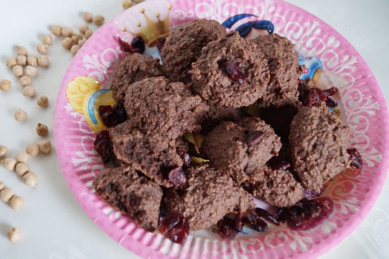 Orzechowe ciasteczka z ciecierzycy Orzechowe ciasteczka z ciecierzycy