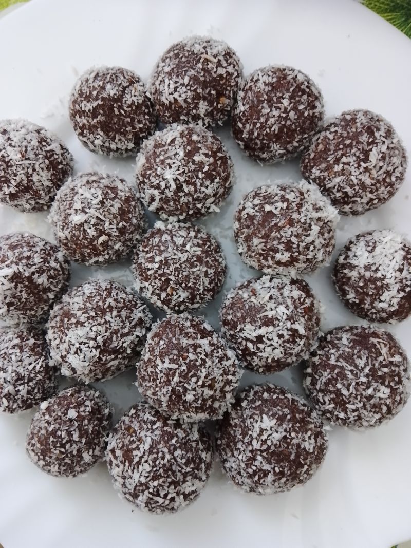 Orzechowe kulki mocy z miodem rzepakowym