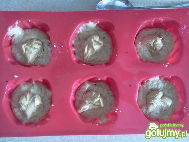 Orzechowe muffinki z masłem orzechowym