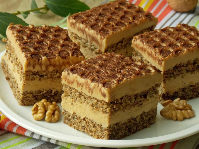 Orzechowiec z gotowanym sernikiem kajmakowym Orzechowiec z gotowanym sernikiem kajmakowym