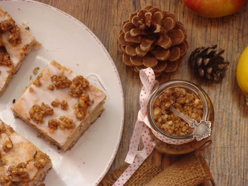 Orzechowiec z jabłkami Orzechowiec z jabłkami