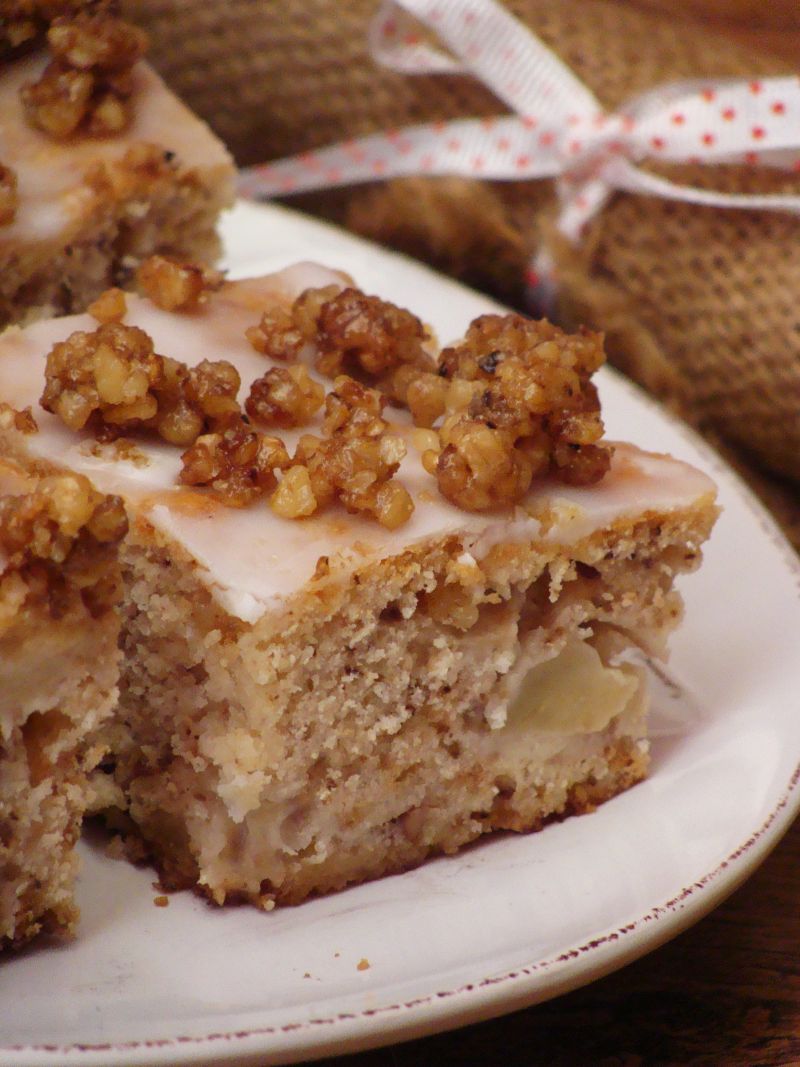 Orzechowiec z jabłkami Orzechowiec z jabłkami