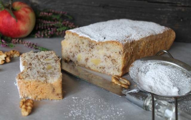 Orzechowiec z jabłkami