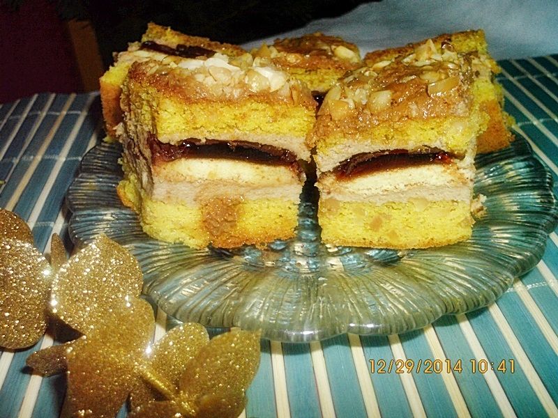 Orzechowiec z masa capuccino i delicjami