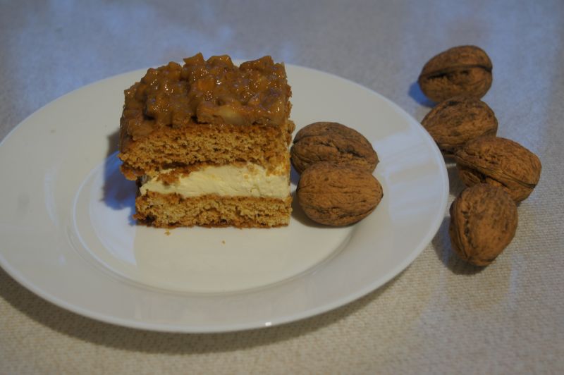 Orzechowiec z masą kajmakową