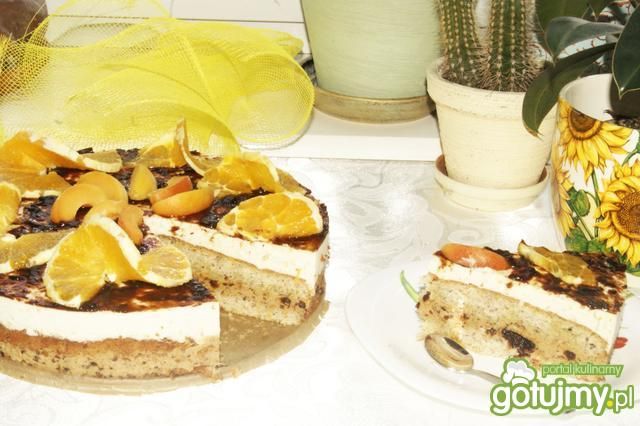 Orzechowiec z owocami