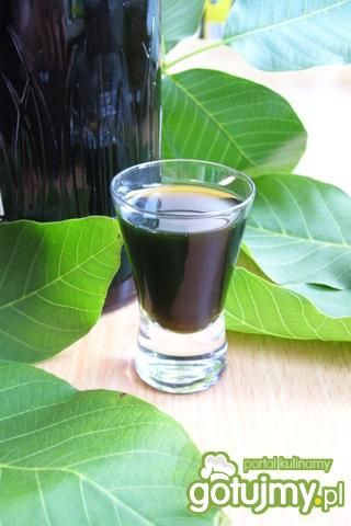 Orzechówka z młodych orzechów włoskich